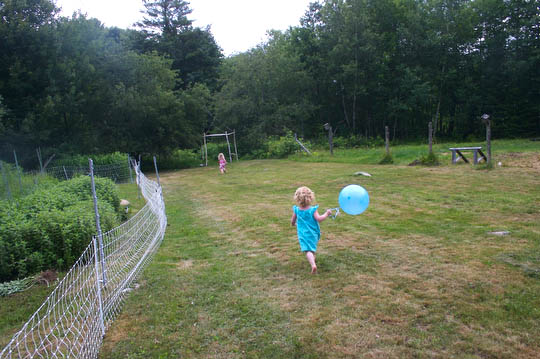 Bea and her blue balloon